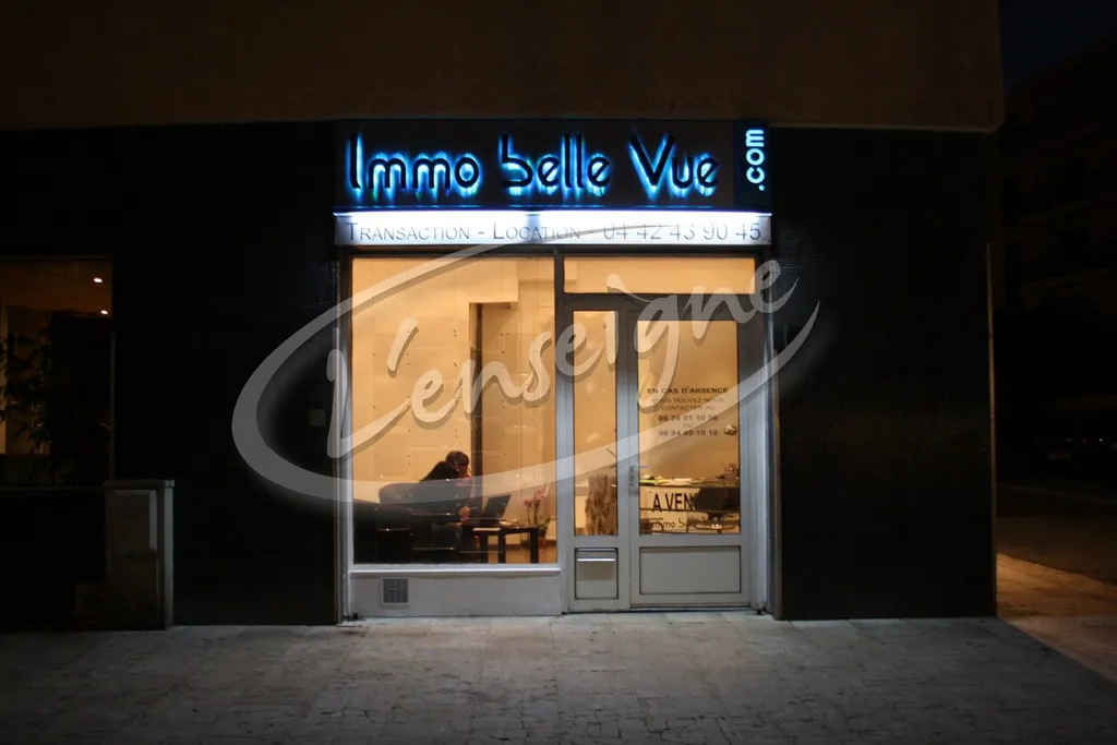 enseigne à changement de couleurs