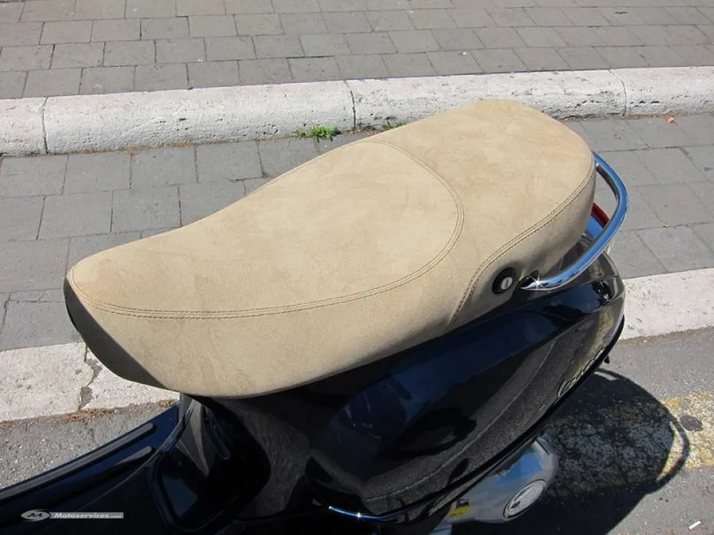Scooter neuf Vespa LX 125 83500 paca toulon