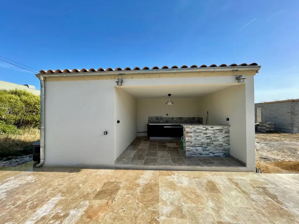 réalisation d'un pool house avec terrasse à Vitrolles