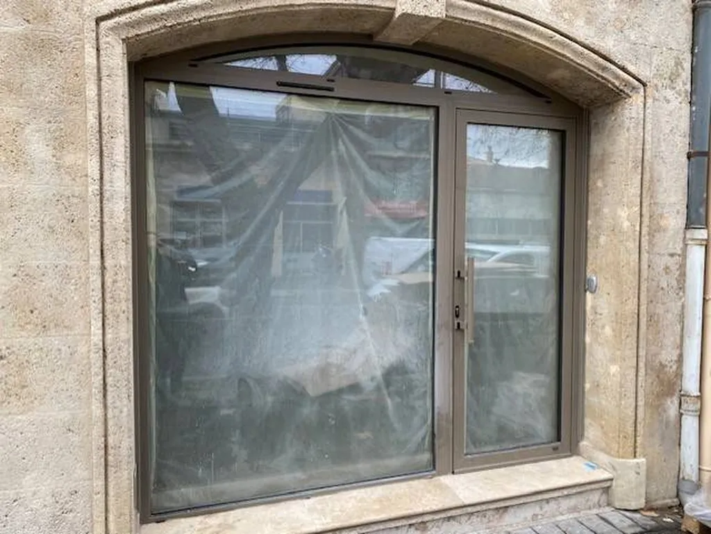 VITRINE AGENCE IMMOBILIERE A AIX-EN-PROVENCE