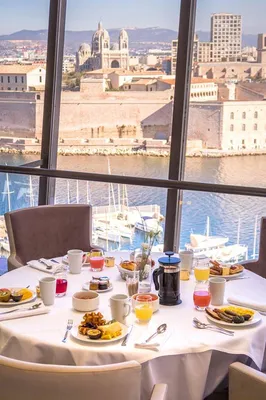 Réserver mon transfert VTC entre le Sofitel Marseille et l'aéroport de Marignane