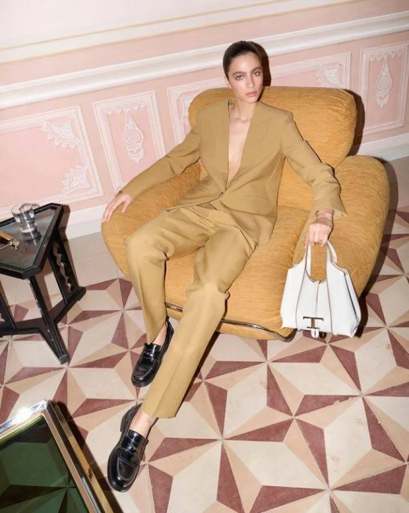 Les nouvelles collections Tod's Printemps-été 2024 pour femmes, le mode de vie à l'italienne.