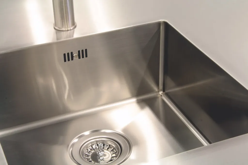 Évier Bingara en inox brossée soudée dans plans de travail inox Paris