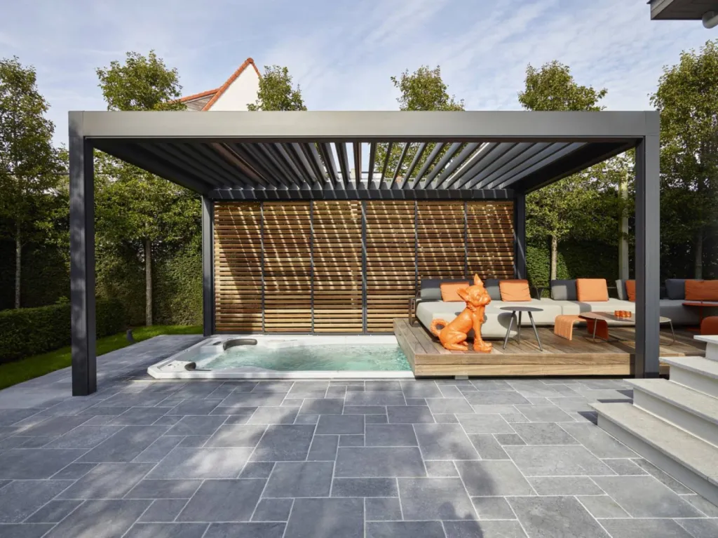 installation d'une pergola autoportée sur mesure pour terrasse à Aix en Provence