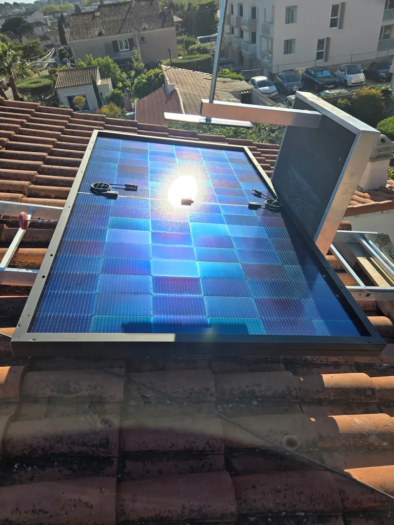 Installation de panneaux photovoltaïques 6 kWc avec batterie virtuelle à Six-Fours-les-Plages : réduisez votre facture et gagnez en autonomie énergétique avec NEXTEK.