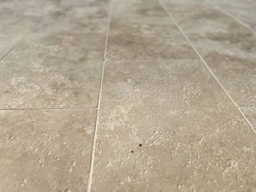 DALLAGES EXTERIEURS EN TRAVERTIN BEIGE 1ER CHOIX CLASSIC MIX