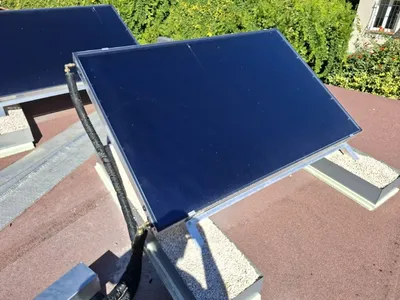 Installation d'un chauffe eau solaire avec capteur thermique en toiture 