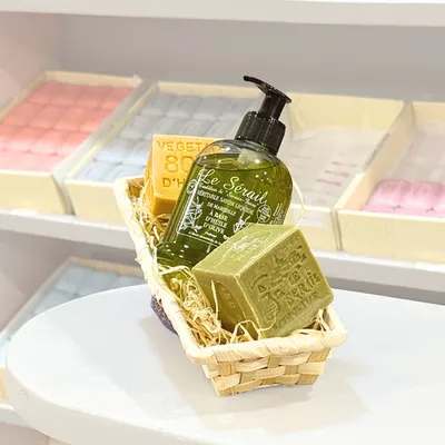 Corbeille cadeau de Marseille artisanal pour NOEL