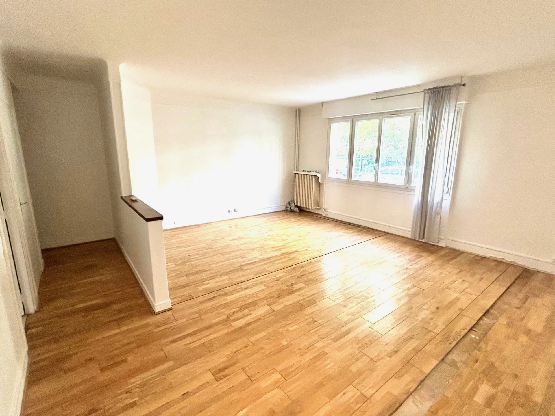 Appartement T3 en rez-de-chaussée (habitation ou professionnel) - Paris 15eme