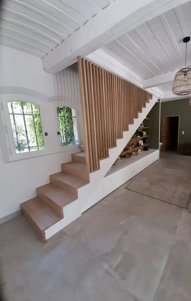 Fabrication et pose d'un agencement complet avec rénovation d'un escalier béton en bois, chêne massif à Aix-en-Provence dans les bouches du Rhône