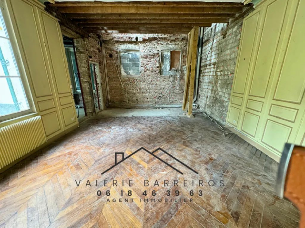 A saisir demeure exceptionnelle de 245 m2 à rénover entièrement édifiée sur un terrain de 2296 commune de ELBEUF 76410