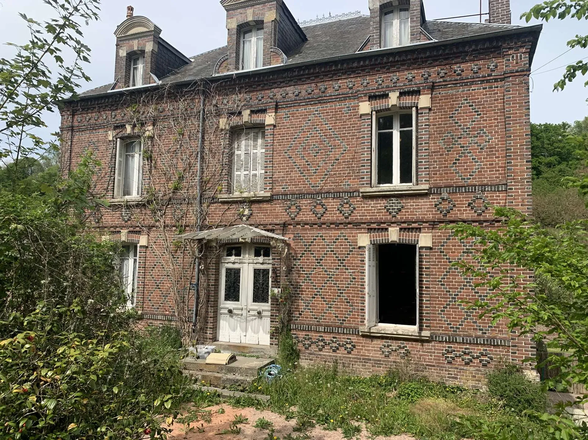 EN VENTE - En NORMANDIE, région Pays d'Auge du CALVADOS, et secteur LIVAROT, domaine agricole et forestier de 120 ha