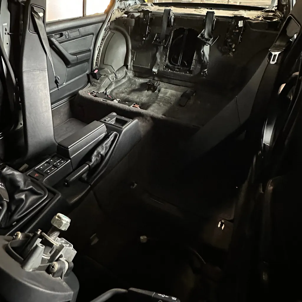 Rénovation intérieure complète et débosselage sur une BMW M5 e34 près du Mans (72)