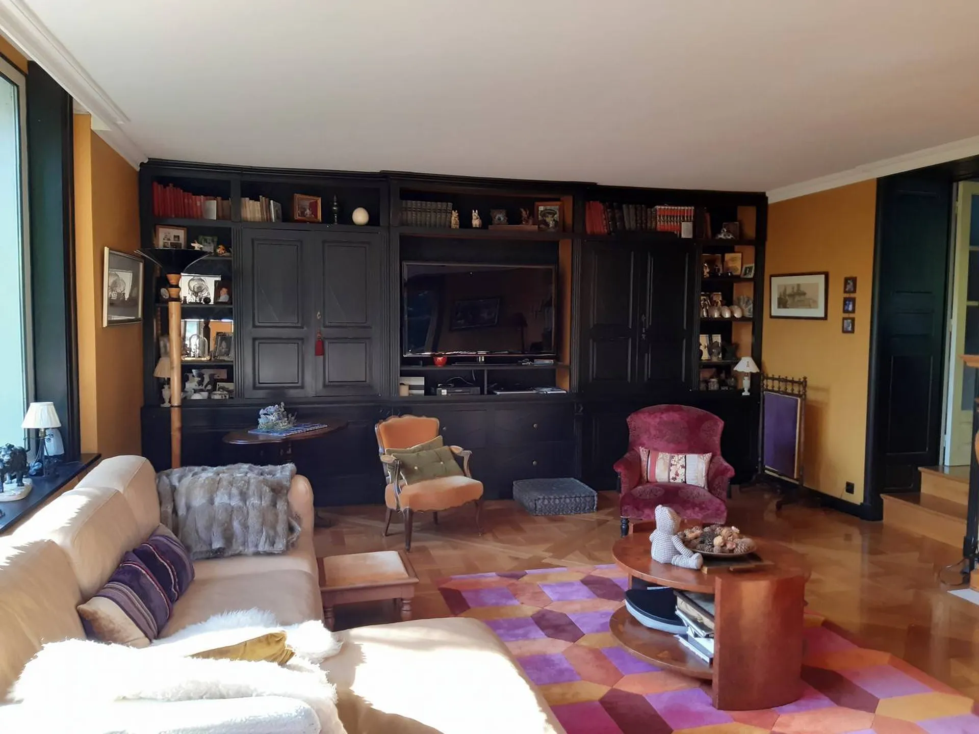 A vendre, centre ville de Lisieux, propriété avec matériaux anciens