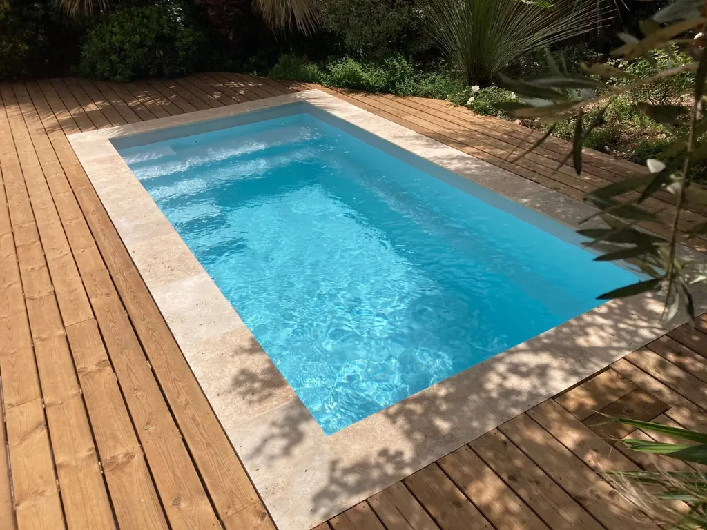 mini piscine coque sur Solliès Pont dans le Var