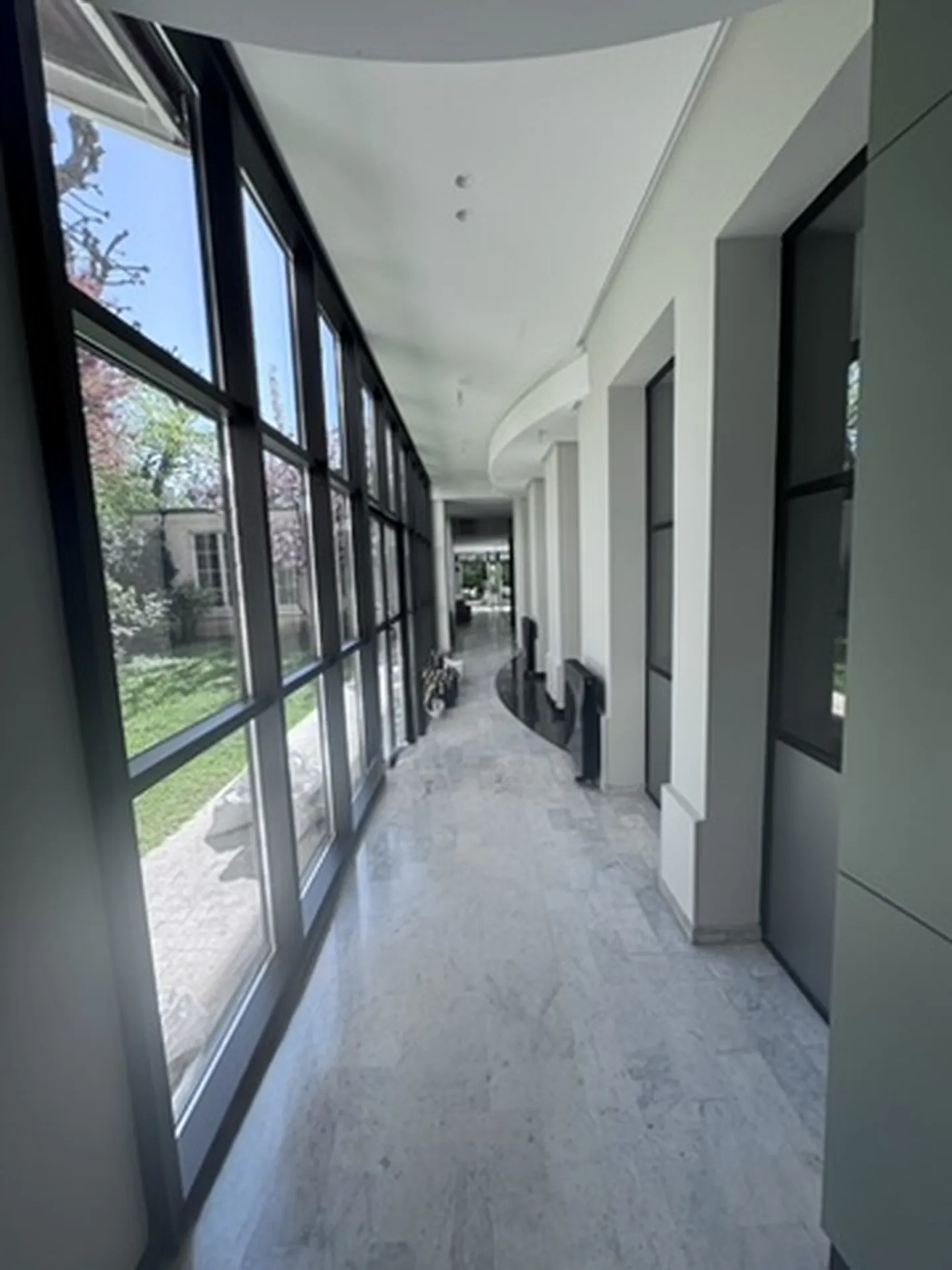 A vendre à Saint Germain en Laye un bien d'exception de 770 m² à usage mixte professionnel et habitation
