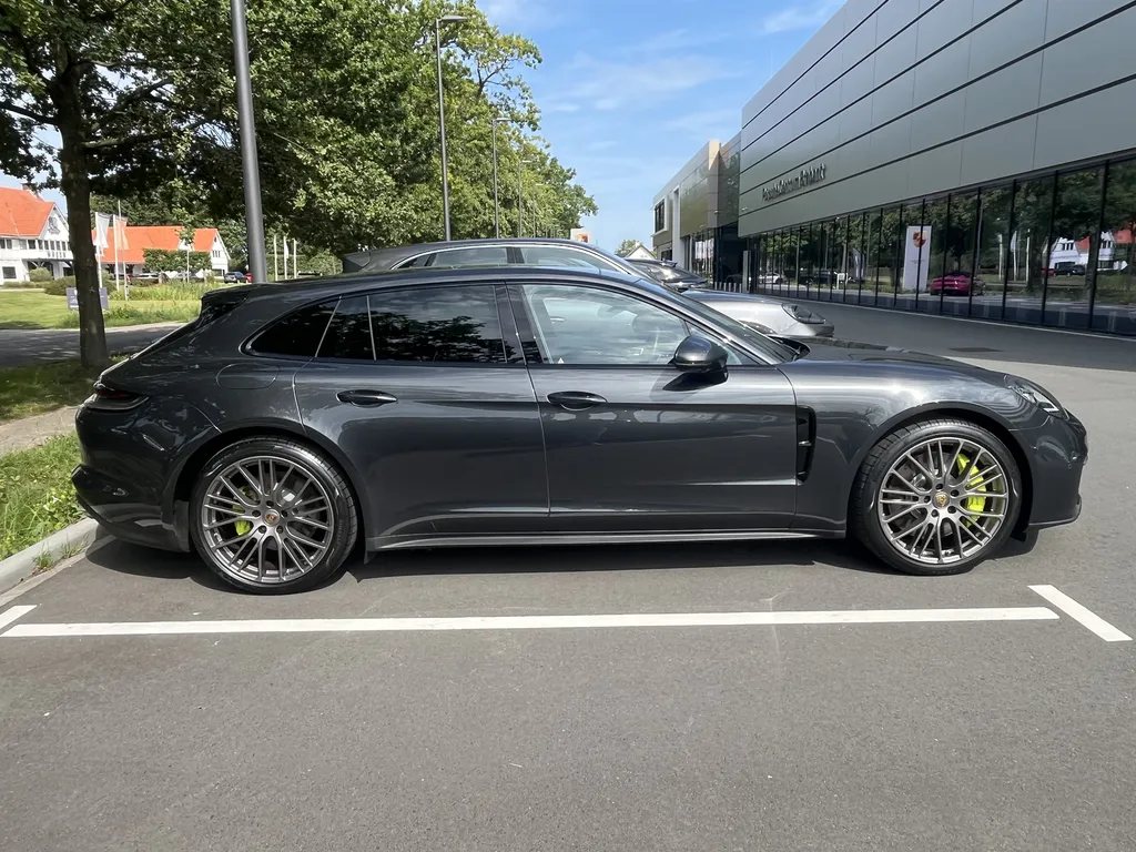 Poste de conduite voiture de sport prestige Bordeaux Asphalte Diffusion