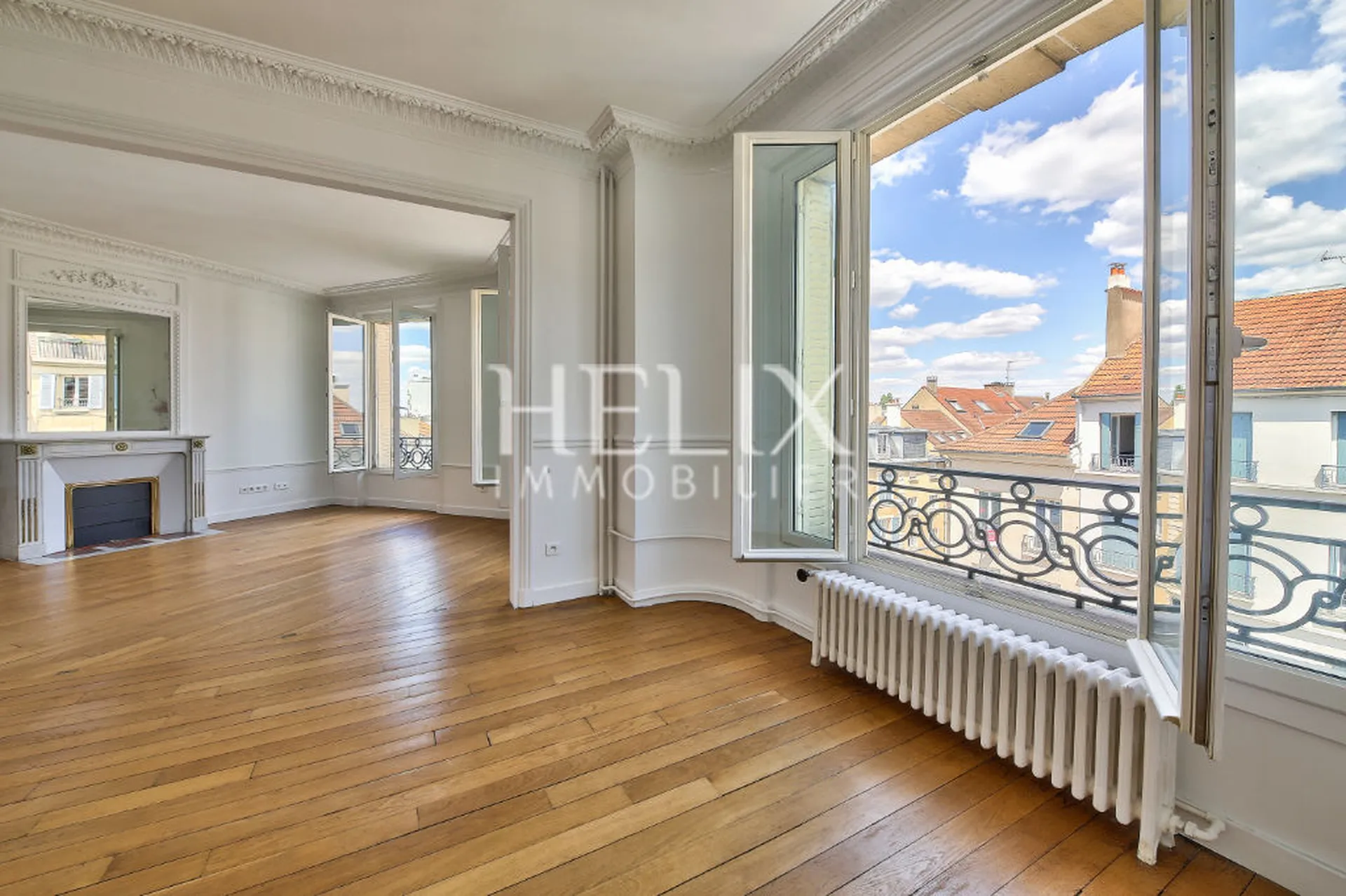 Saint Germain en Laye dans un immeuble en Pierre de taille de style Haussmannien à deux pas de la place du marché, des écoles, des commerces et du RER A.