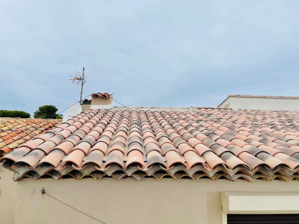 Réfection d’une toiture de maison en P.S.T Canal près de Aix en Provence.