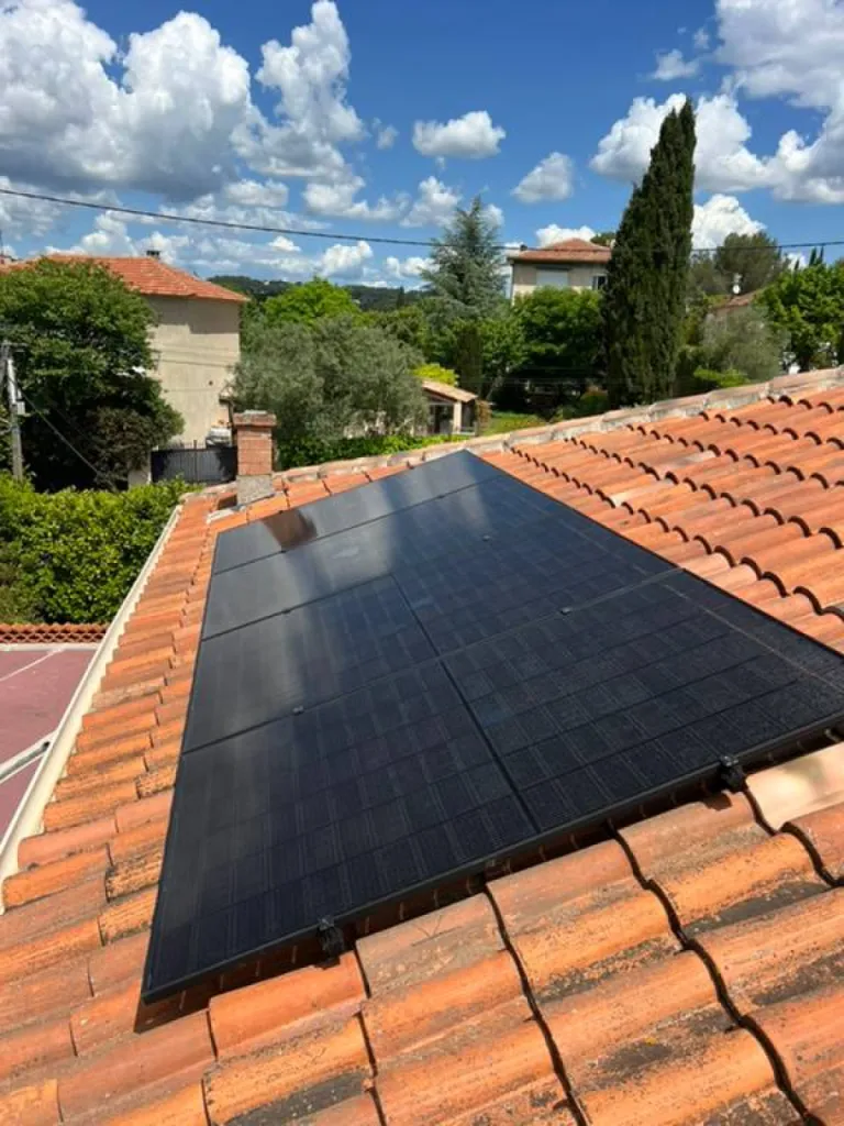 Installation de 12 panneaux solaire Dualsun en 6kwC  à Aix en Provence à partir de 6 990€