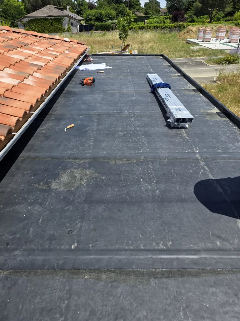 Construction de toit terrasse moderne en bois osb sur mesure à Graveson 13690
