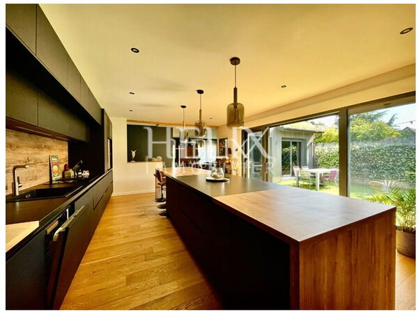 Croissy Sur seine une maison avec 5 Chambres et une belle piscine