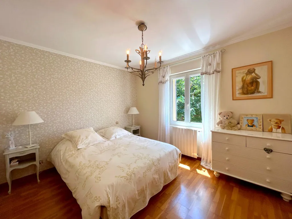 VILLA AVEC GITE ET PISCINE SUR 3590 M² AU CALME ABSOLU À PERNES-LES-FONTAINES   