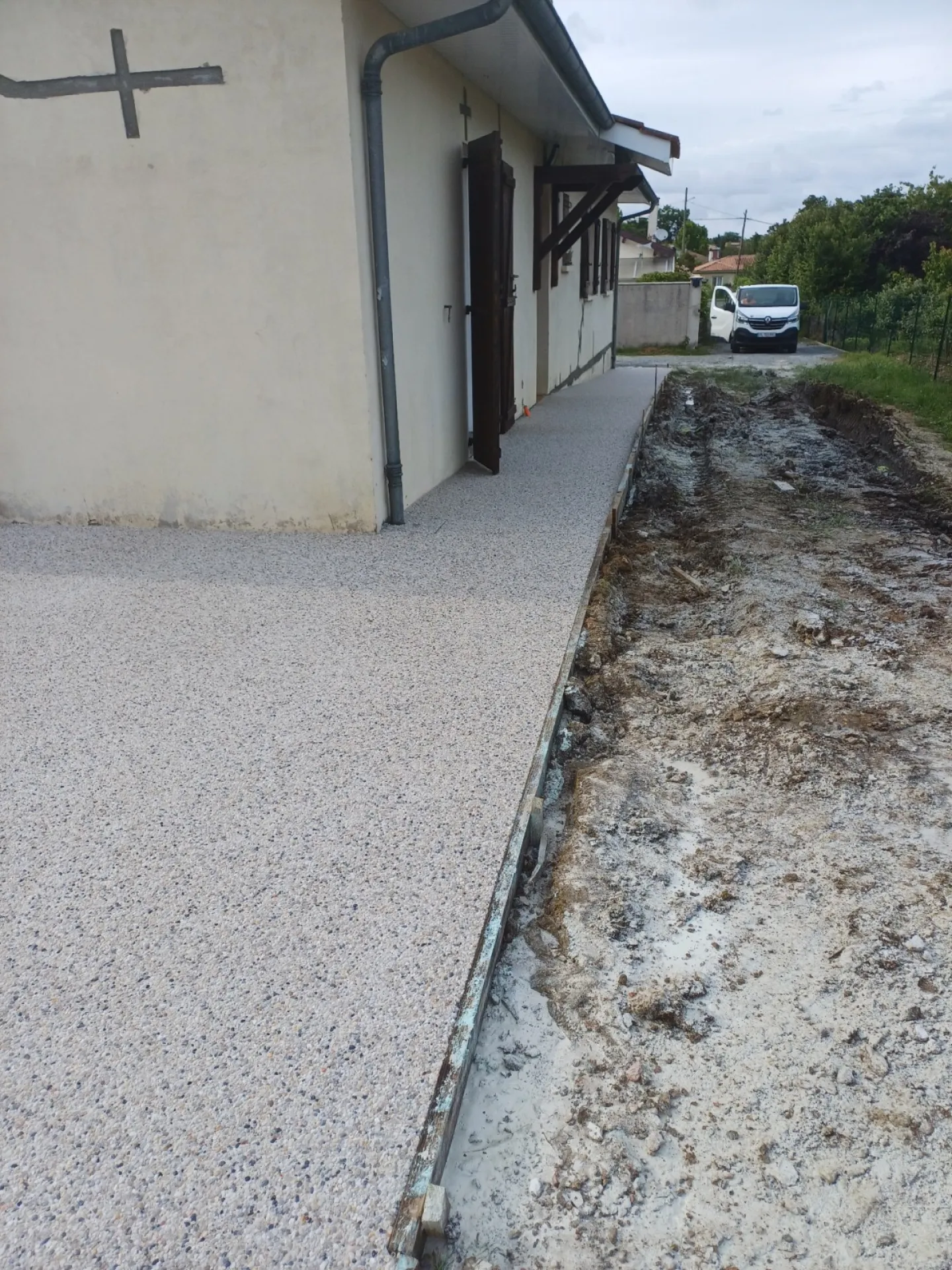 préparation et création  d'un béton désactivé ambiances 8r nacre Q2 sur la commune de cadaujac