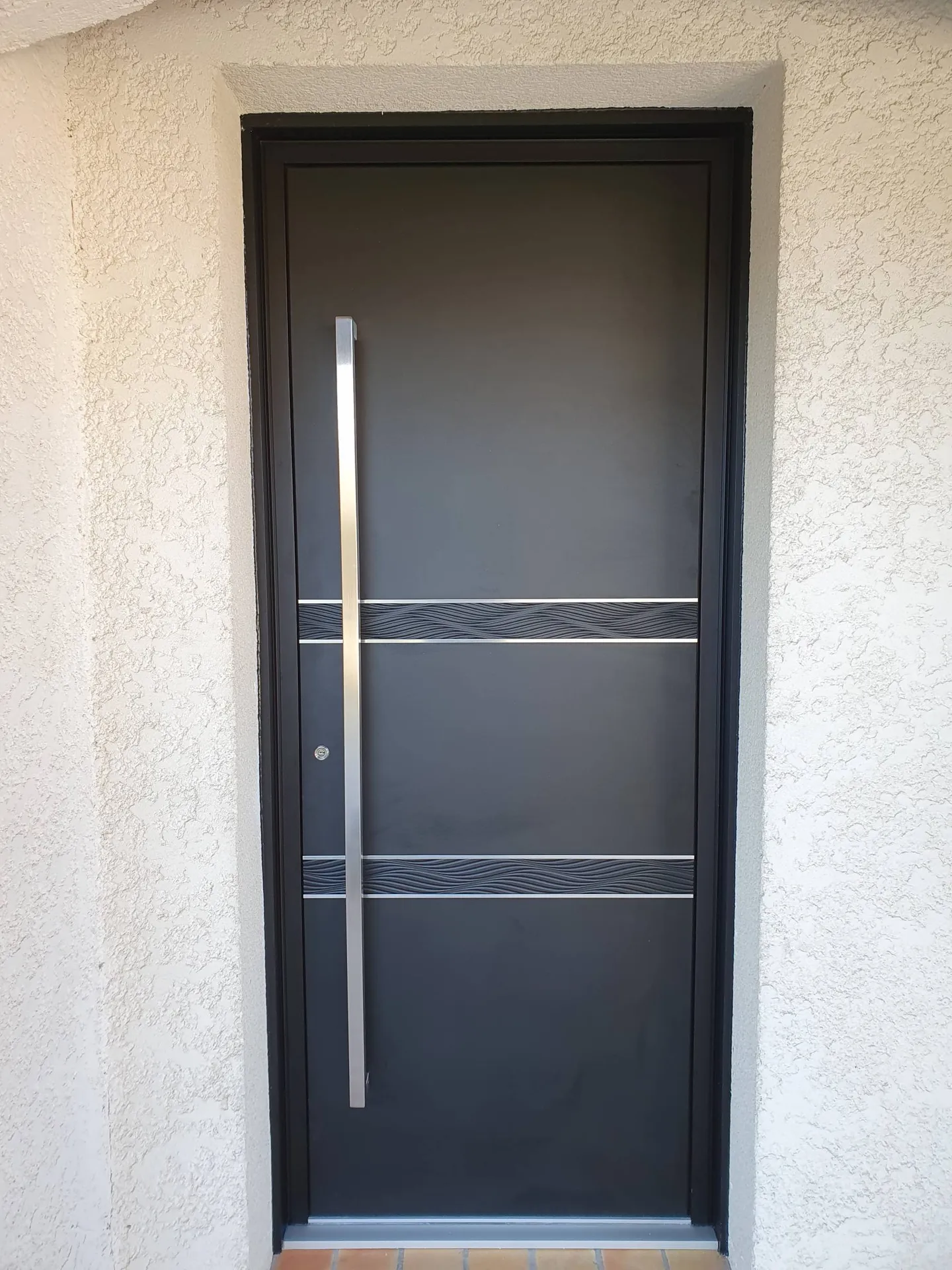 Porte d'entrée sur mesure posée à Carry le Rouet