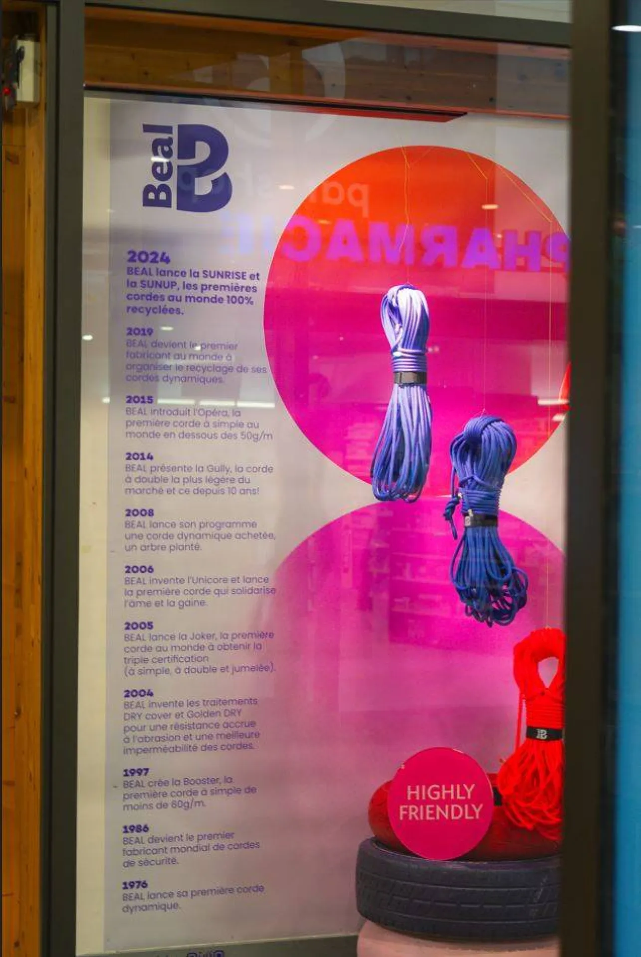 Expert en impression et pose de vitrines à Lyon Villeurbanne et ces alentours, pour BEAL