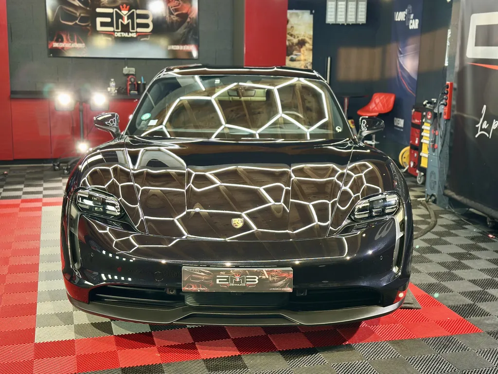 detailing lyon spécialiste Porsche Taycan