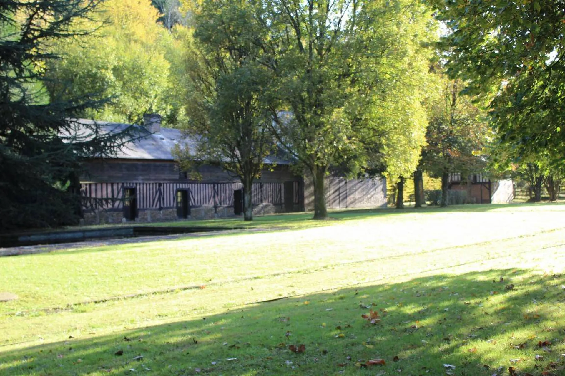 Acquisition Manoir et nombreuses dépendances dans un environnement privilégié Orne 61