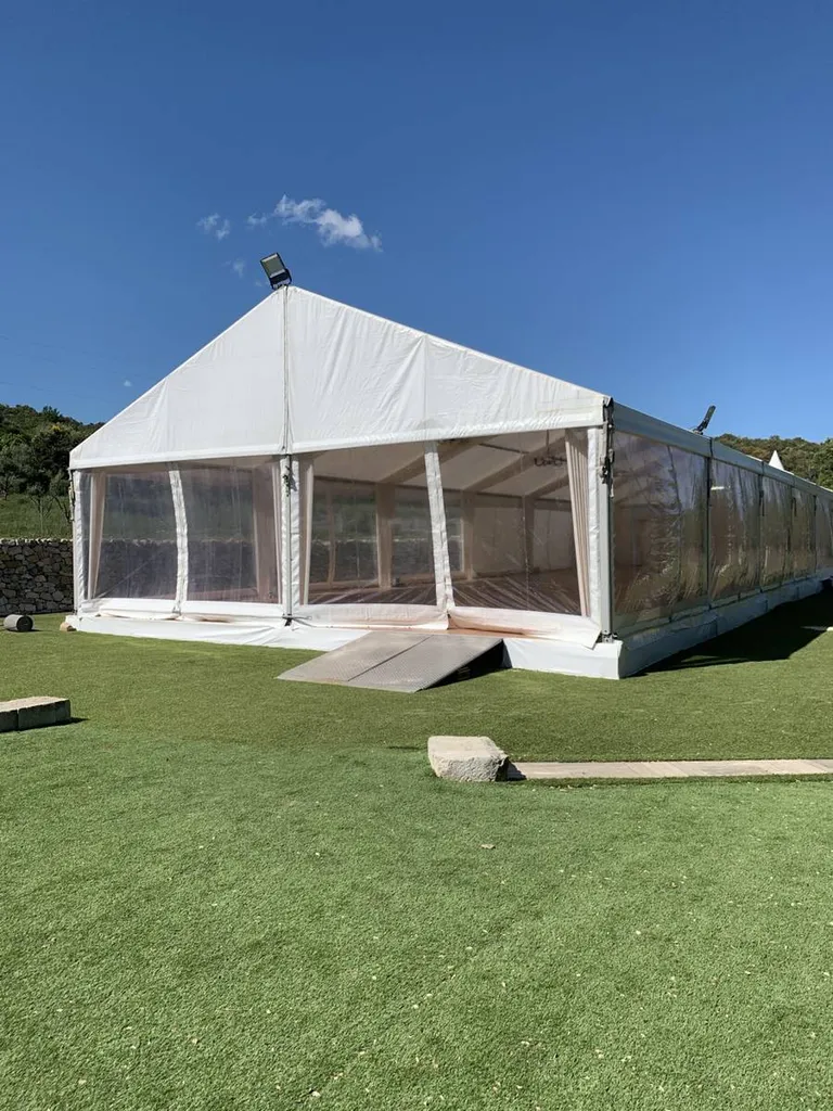 Installation d'un site de réception pour Mariage au Revest-les-Eaux près de Toulon