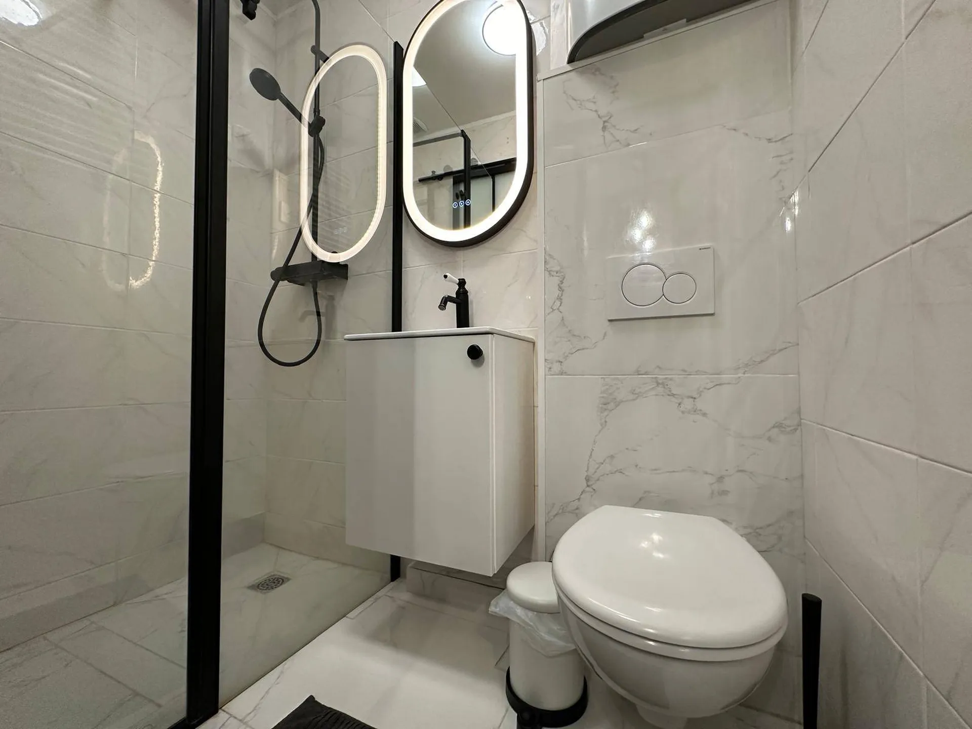 Vends studio confortable avec salle d'eau optimisée, parfait pour un séjour pratique à Dieppe.