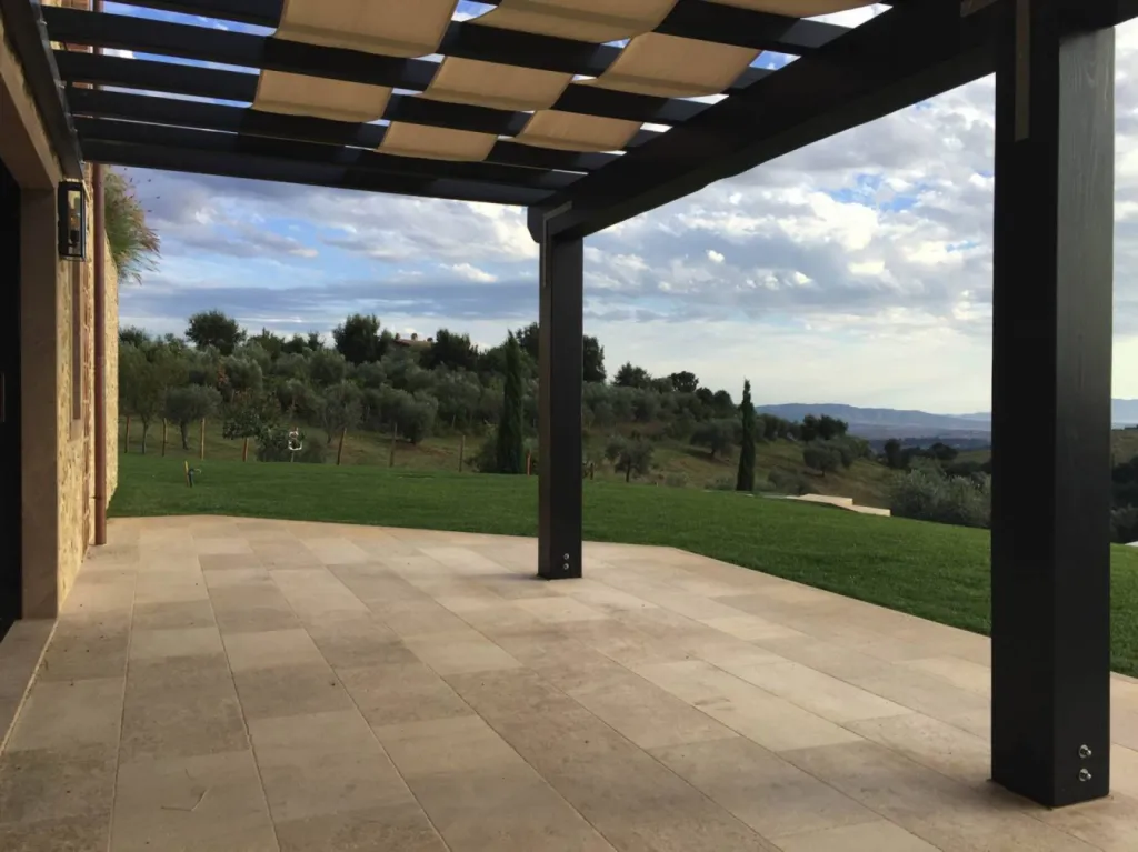 Pierre du Périgord pour dallage en intérieur et extérieur, réalisations à Bordeaux, Lyon, Aix-en-Provence.