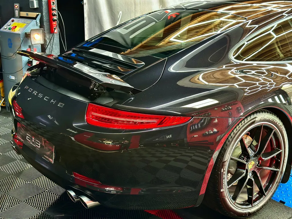 protection contre les rayures impacts film de protection PPF Lyon traitement céramique carosserie Porsche 911