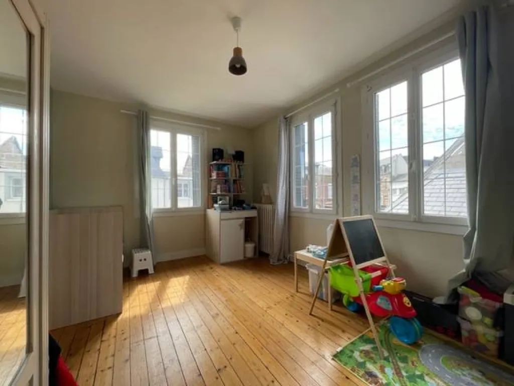 A saisir belle maison bourgeoise de 115 m² habitable sur la commune d'ELBEUF 76500