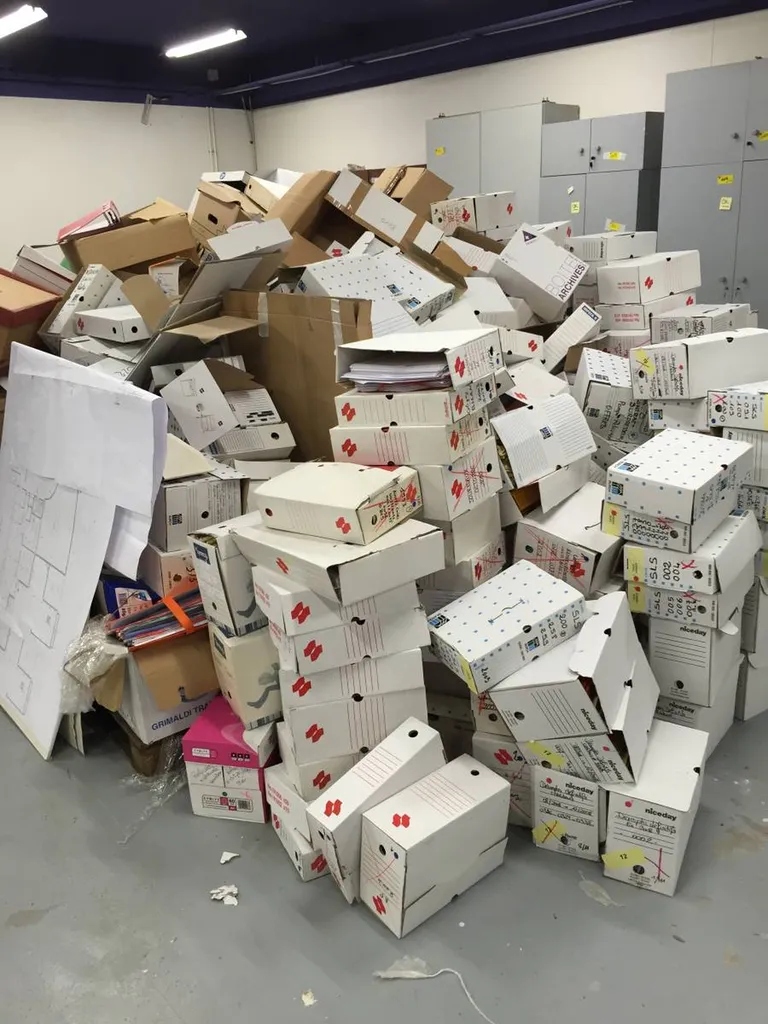 Désarchivage de papiers en vrac avec destruction confidentielle en toute sécurité sur Bordeaux en Nouvelle Aquitaine