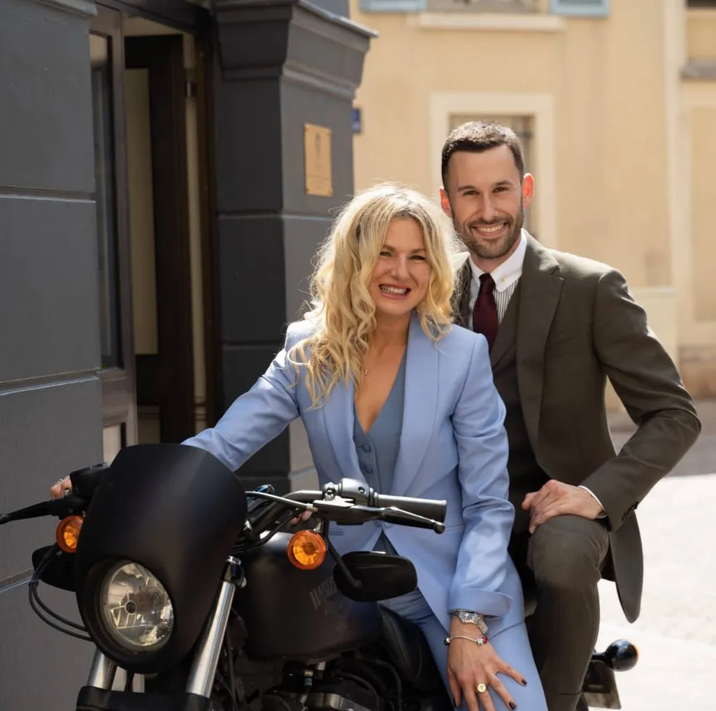 Notre zone d'activité pour ce serviceChemises de cérémonie sur-mesure pour costume de mariage à Poissy 78498 en Île-de-France