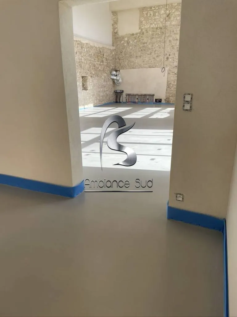 Devis gratuit pour pose de béton ciré à Fréjus Var 83