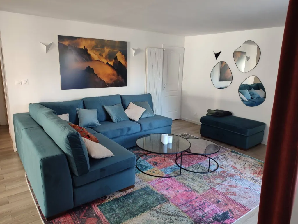 Canapé sur mesure livré à MERIGNAC