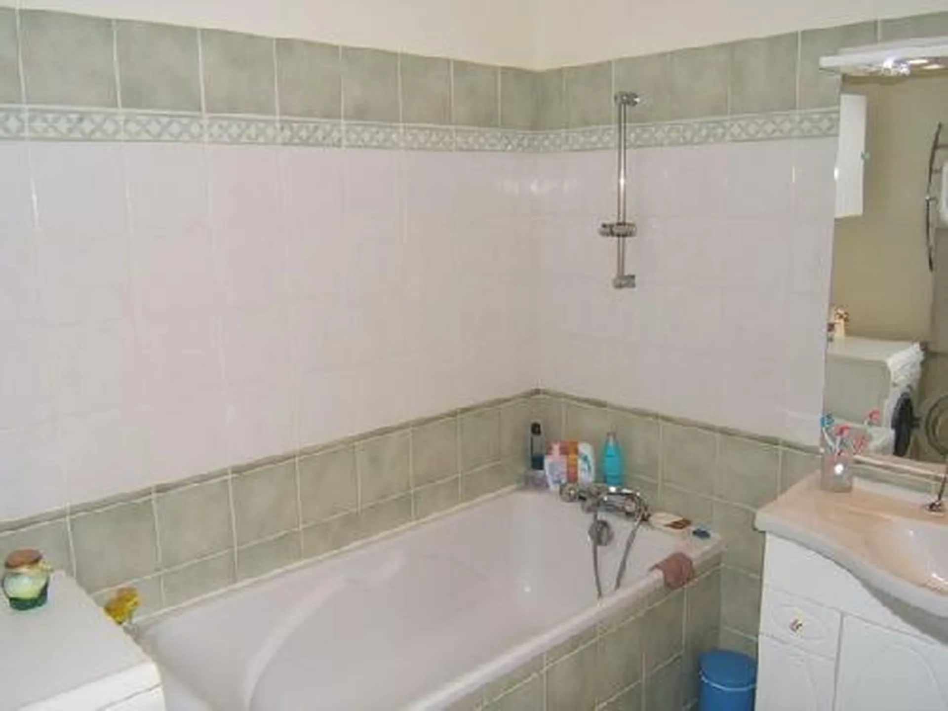 Vente appartement Roquefort La Bédoule centre avec terrasse en FNR