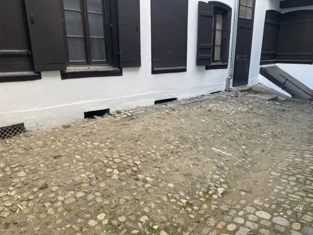 Affaissement de pavé Strasbourg, près d'Illkirch