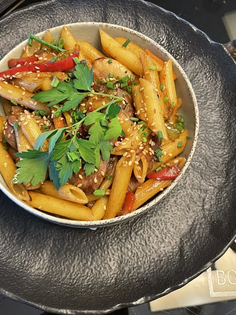 Restaurant semi gastronomique avec terrasse ouvert le midi et le soir les week-ends à Istres