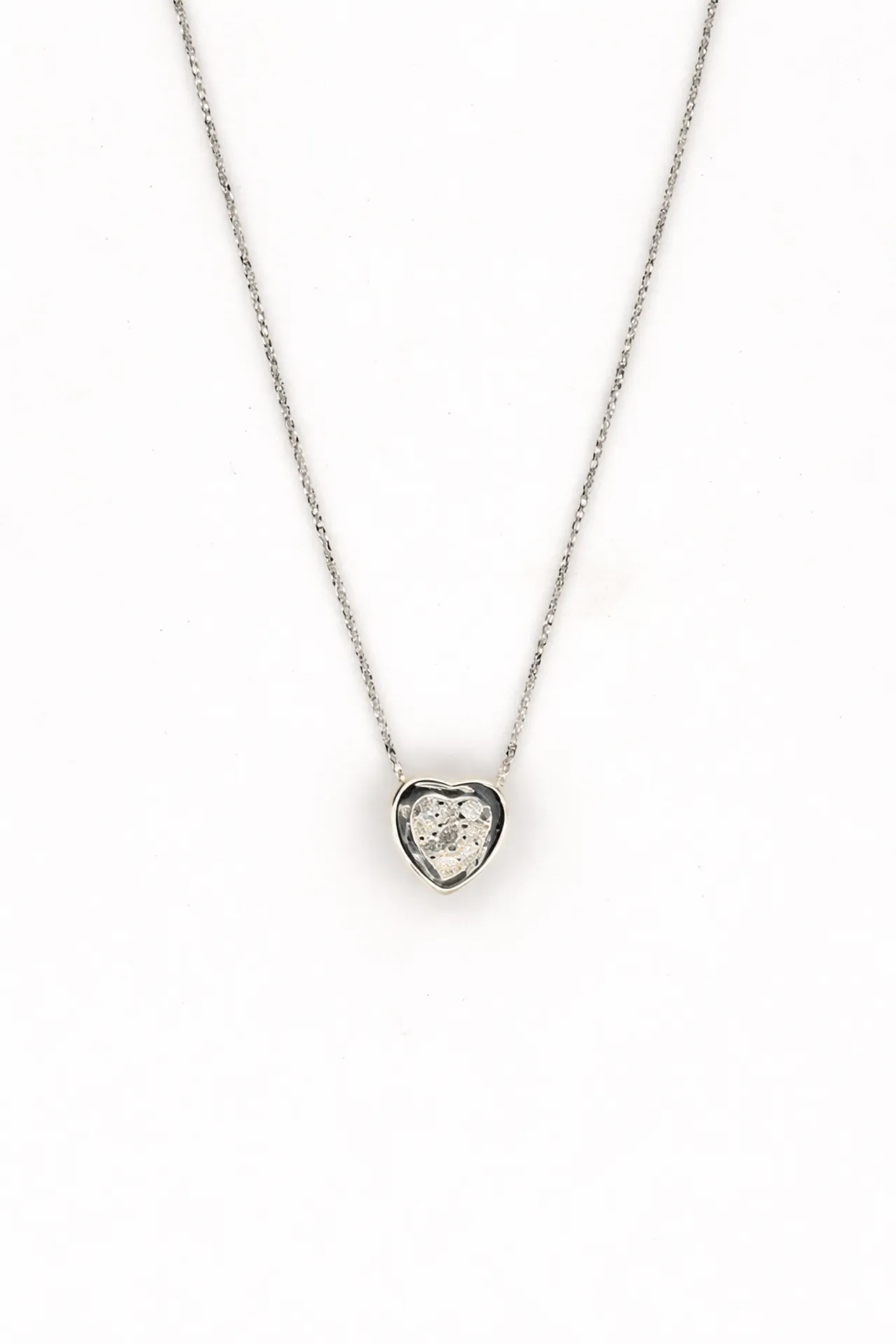 Pendentif cœur diamant avec chaîne fine – dépôt vente Or Ligne à La Teste-de-Buch près d’Arcachon