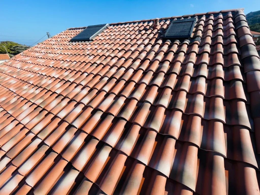 réfection de toiture en tuile romane fini sur venelles