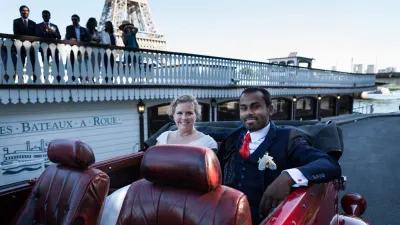 Un Mariage sur le thème Orchidées et Tropique pour une ambiance chic en croisière sur la Seine à Paris