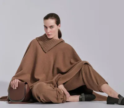 La Maison Fabiana Filippi crée des vêtements pour les femmes classiques, élégantes et raffinées. La Maison Fabiana Filippi crée des vêtements pour les femmes classiques, élégantes et raffinées.