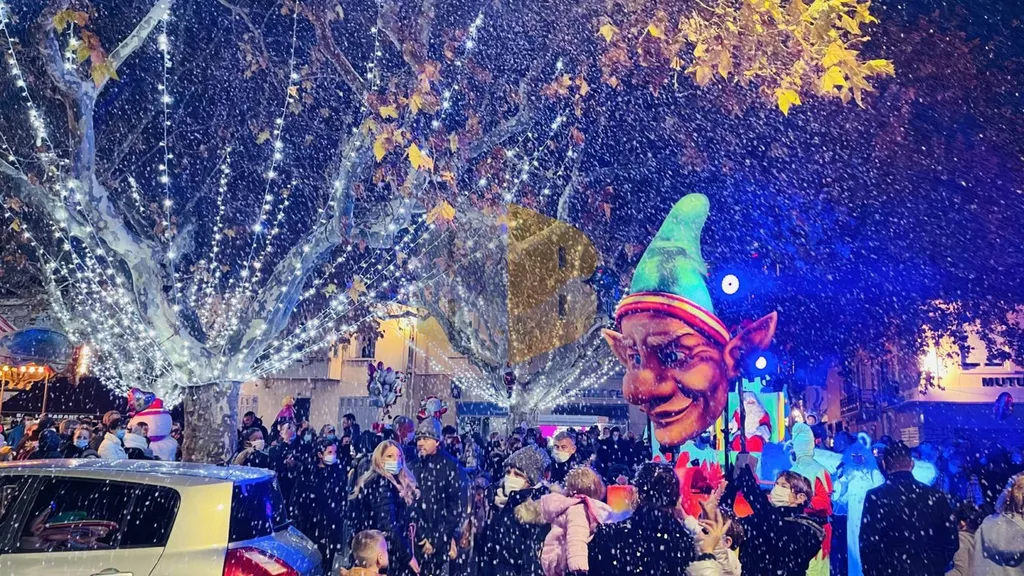 spectacle en deambulation pour noel à avignon dans le vaucluse 