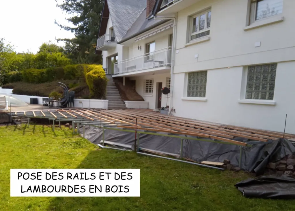 Pose des rails et des lambourdes en bois 